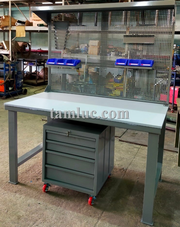 Bàn thao tác kết hợp bảng treo, tủ dụng cụ di động 4 ngăn